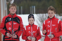 Poikien viestijoukkue piirinmestaruus hopealle Rautavaaralla.